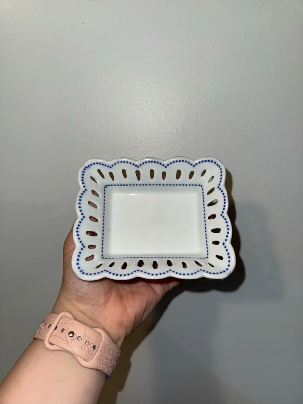 Gorgeous Blue & White Andrea Scalloped Edge Tray Williamsburg - Andrea by Sadek